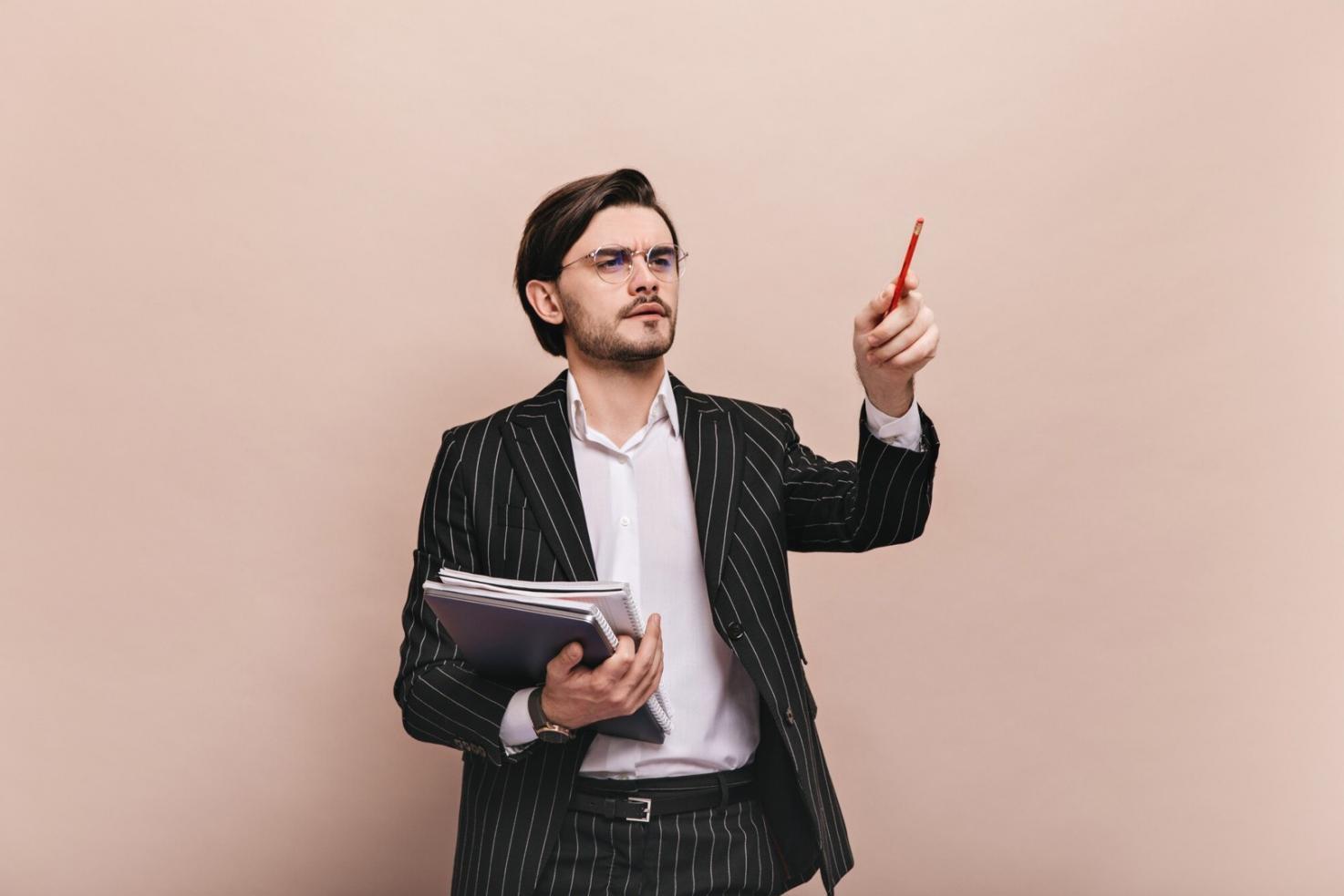 專業團隊討論投資策略